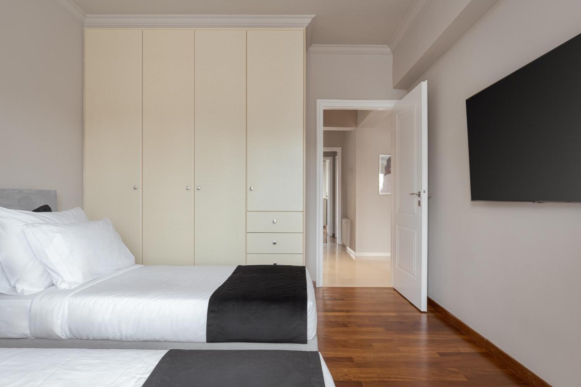Athenian Grand Riviera Villa Bagian luar foto
